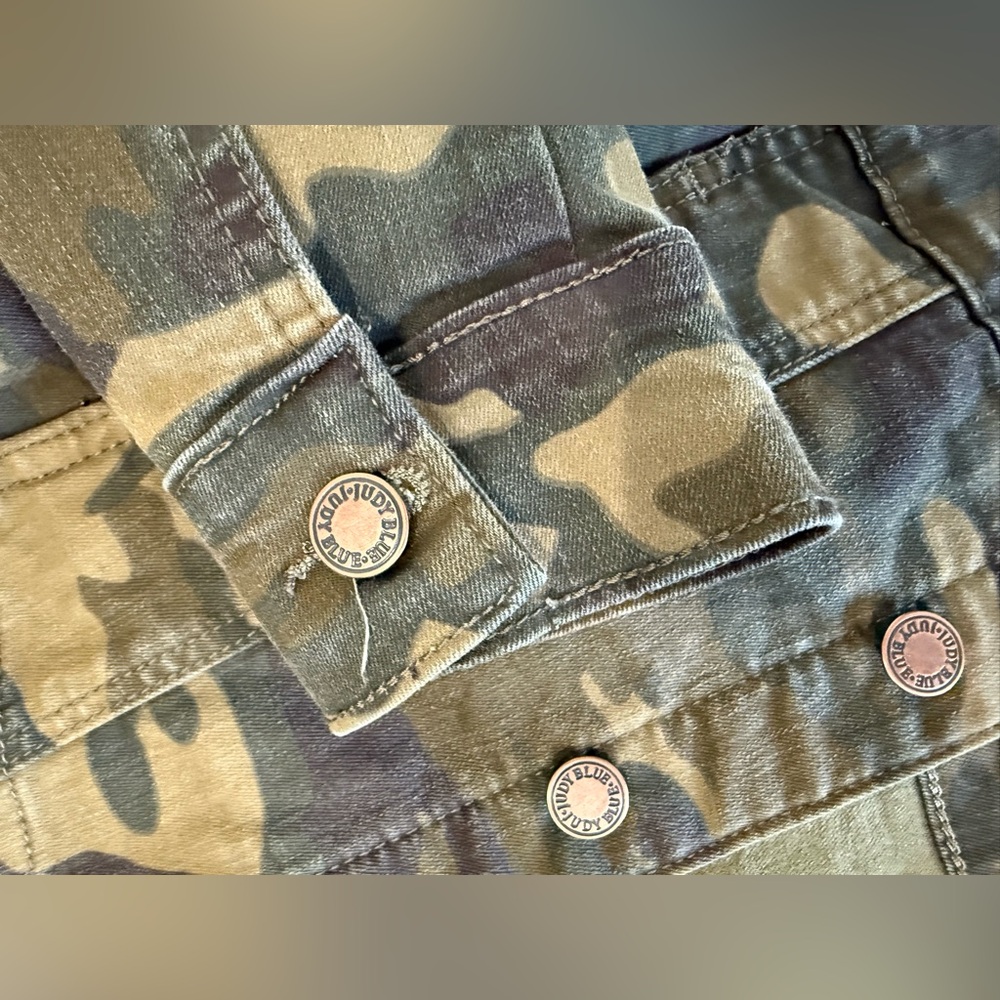 Judy Blue Camouflage Women's Denim Jacket size Small - Picture 13 of 16